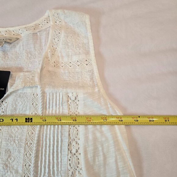 LUCKY BRAND Women's Sleeveless Sheer Top Crochet Accent Shirt Sz: M White - Picture 7 of 10
